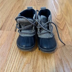 Boys sperry winter boots - excellent condition - barely used! Toddler size 6